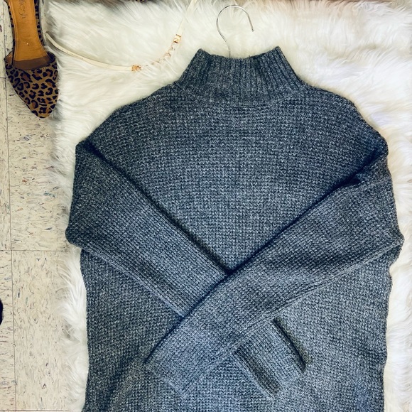 So Brand Kohls Size Small Grey Knitted 